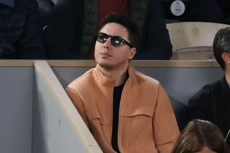 Samir Nasri fustige l'arbitre du match Bayern vs PSG Samir Nasri fustige l'arbitre du match Bayern vs PSG ©Alamy