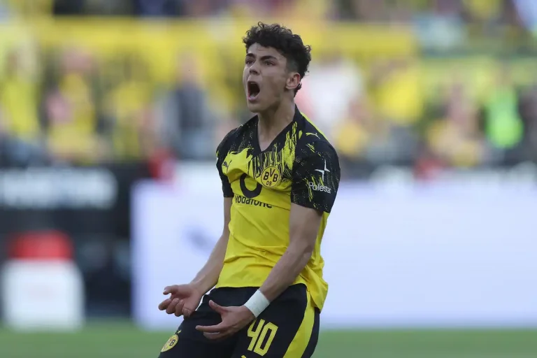 Le nouveau joyau de Dortmund ciblé par le Barça et le PSG