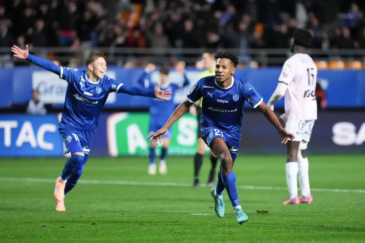 Tawfik Bentayeb visé par Olympiakos et Schallke ©Alamy
