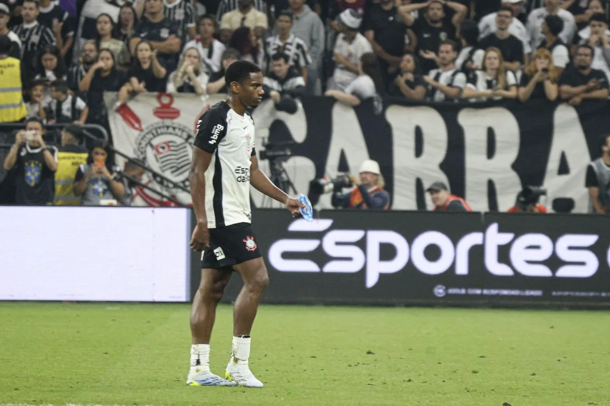 Andre Luiz avec le maillot des Corinthians @Alamy