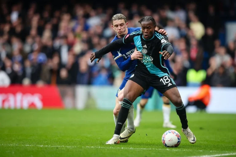 Abdul Fatawu sous le maillot de Leicester City @Alamy