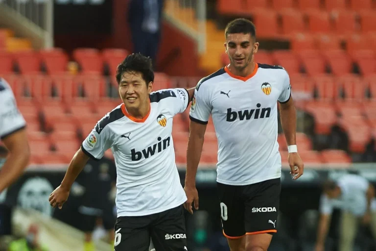 Ferran Torres et Kang-In Lee lors de leur passage à Valence @Alamy