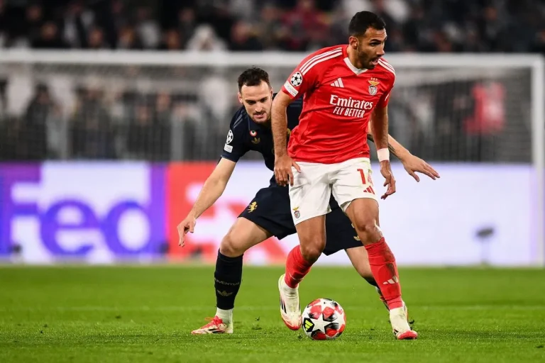 Vangelis Pavlidis sous le maillot de Benfica @Alamy