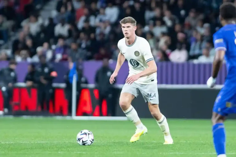 Charlie Cresswell ciblé par Manchester United