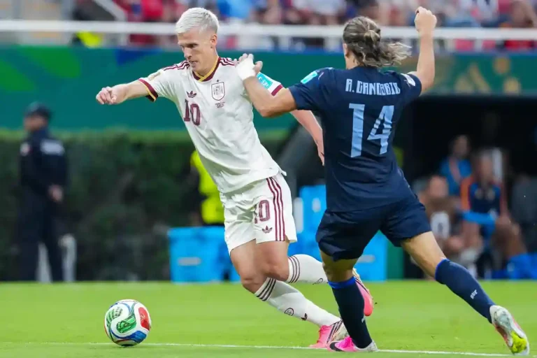 Dani Olmo avec l'Espagne