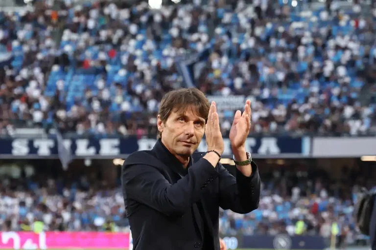 Antonio Conte ciblé par le Fenerbaçe ©Alamy