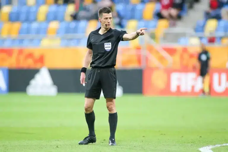 Arbitrage Un nouvel officiel français dit stop
