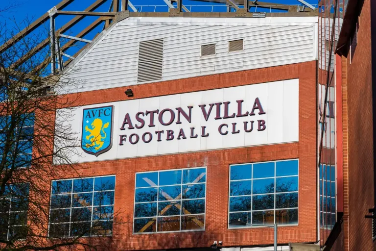 Aston Villa investit à Annecy