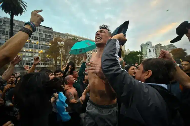 CDM 2026 Grosse bagarre entre supporters algériens et argentins