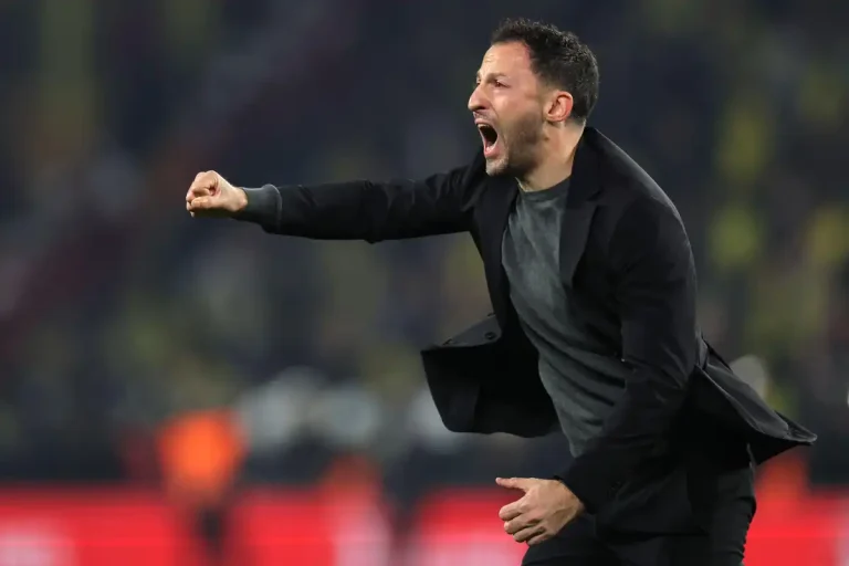 Domenico Tedesco signe à Bologne ©Alamy