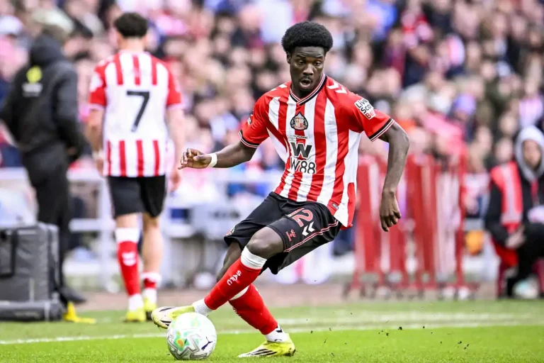 Eliezer Mayenda visé par Porto ©Alamy