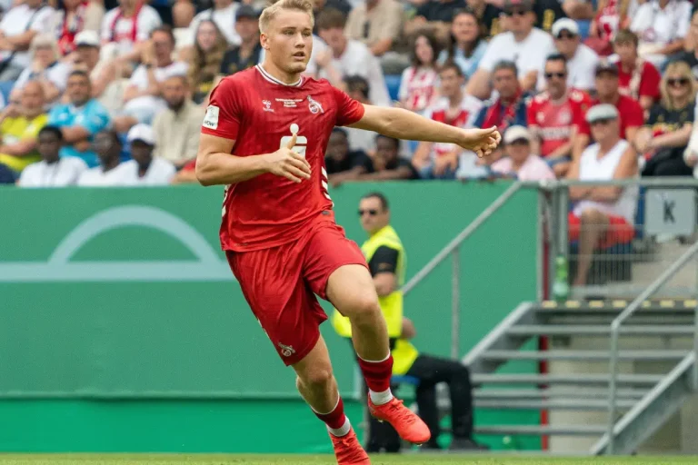 Fynn Schenten avec les U19 de Cologne