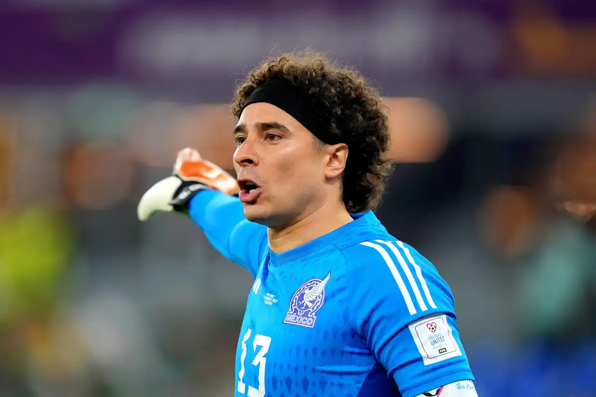 Guillermo Ochoa entre un peu plus dans l’histoire du football