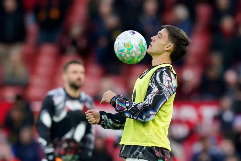 Manuel Ugarte visé par le Milan AC ©Alamy