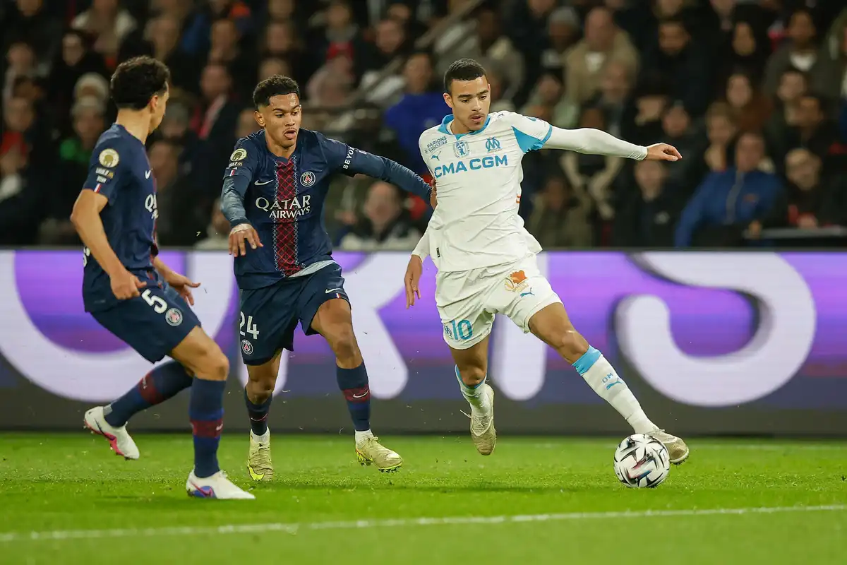Mason Greenwood attaqué par la Roma ©Alamy
