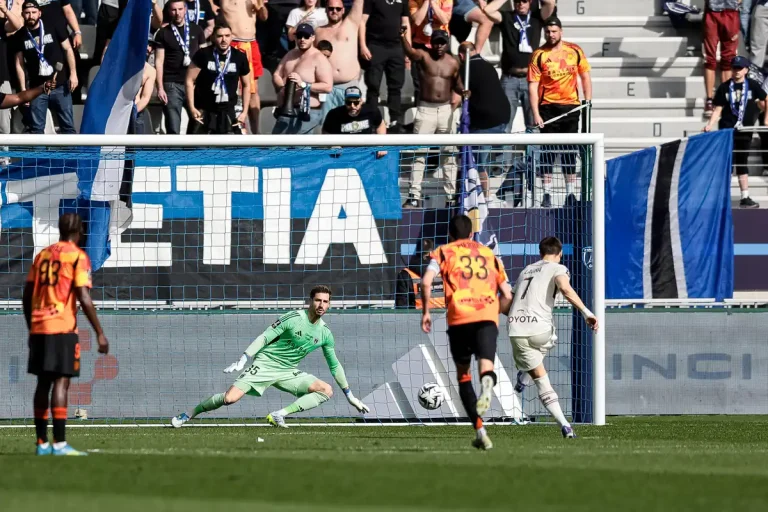 United et City se disputent Matias Fernandez Pardo ©Alamy