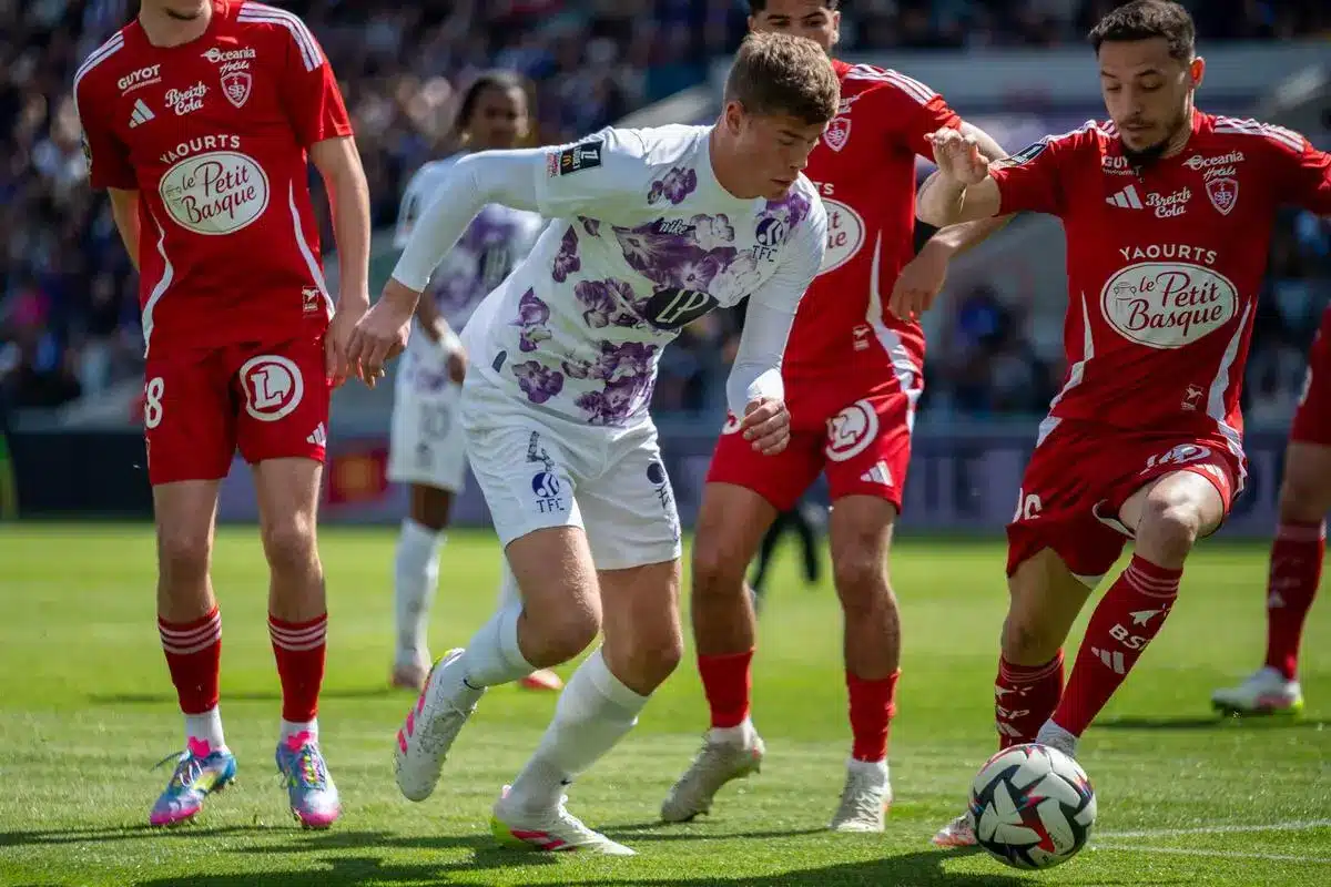 Un défenseur de Toulouse déclenche une guerre entre la Ligue 1 et la PL