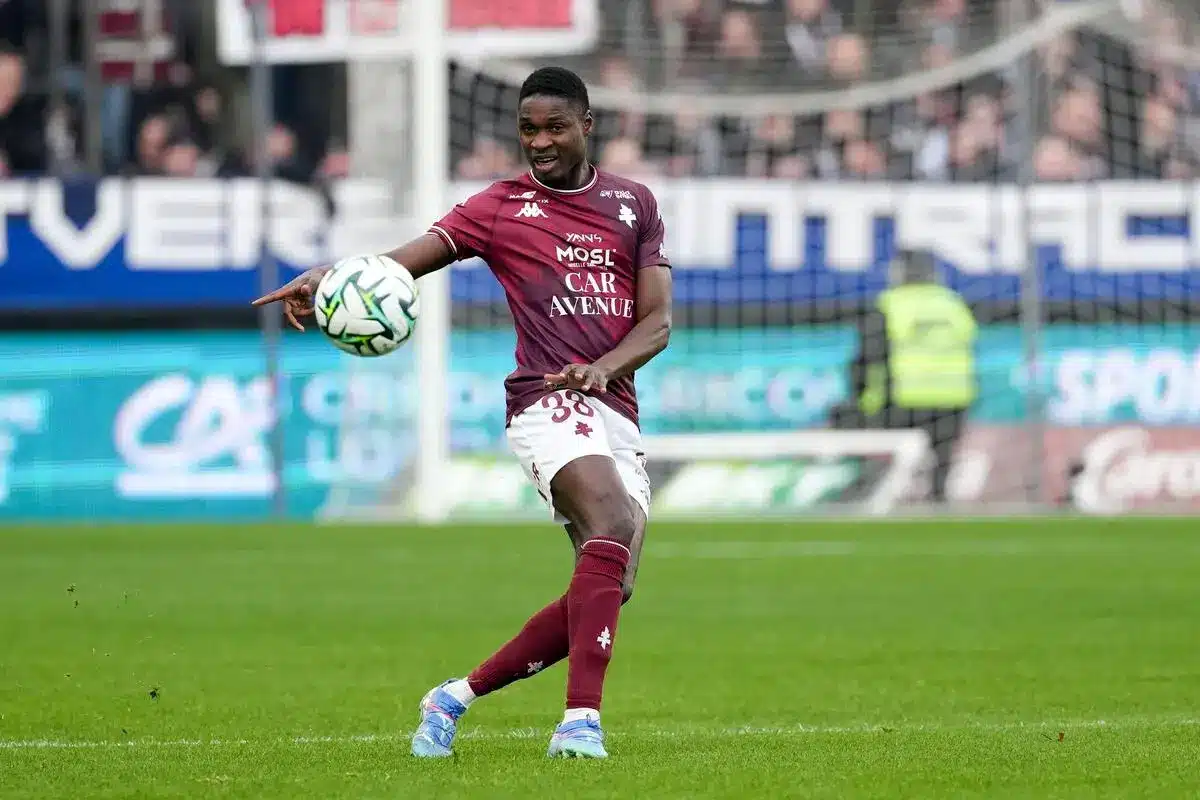 Un défenseur du FC Metz va rester en Ligue 1