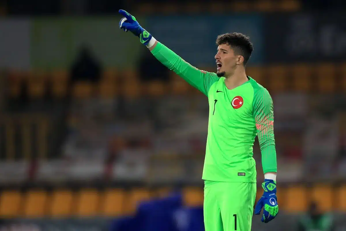 Les Red Devils souhaitent remplacer Bayindir
