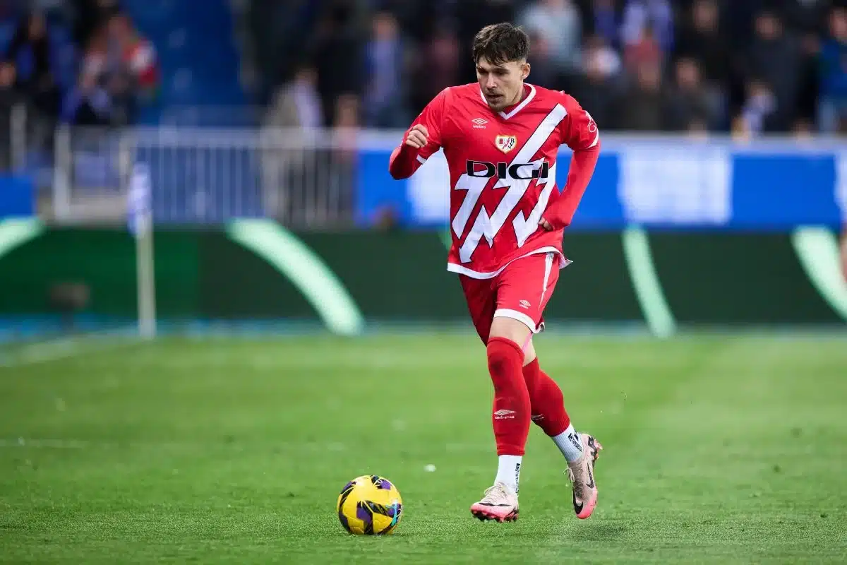 Liverpool vise un latéral roumain !