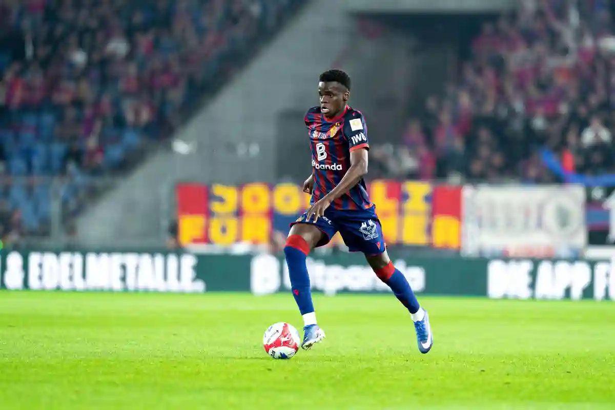 Lens étudie une nouvelle piste en Suisse