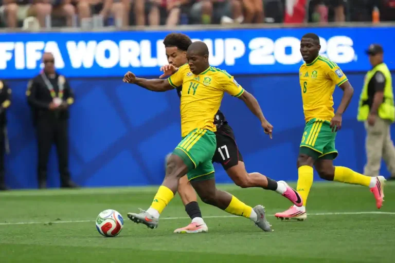 Mbekezeli Mbokazi avec l'Afrique du Sud