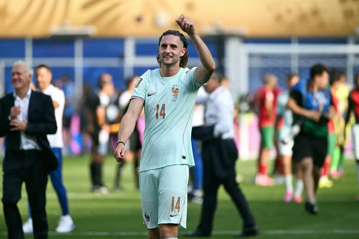 Milan AC : Un cador italien ne lâche pas Adrien Rabiot