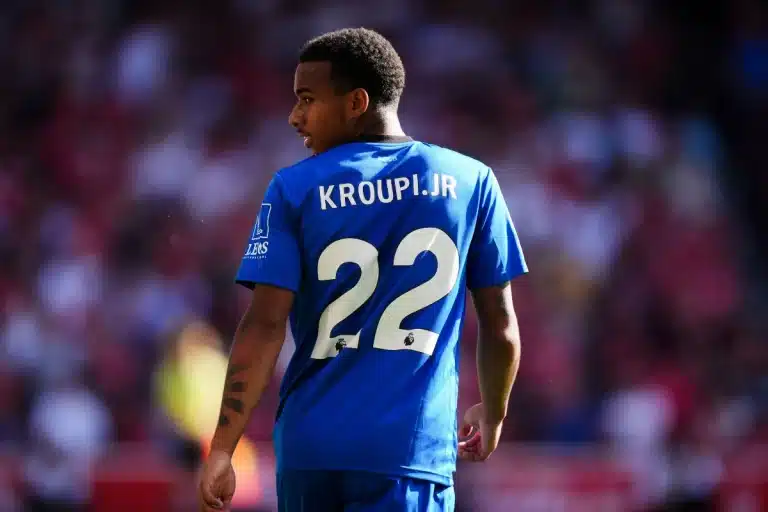 Bournemouth : Eli Kroupi absent plusieurs mois