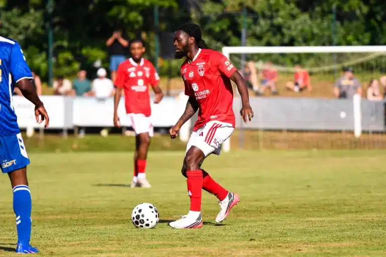 Bradley Locko sous le maillot de Brest