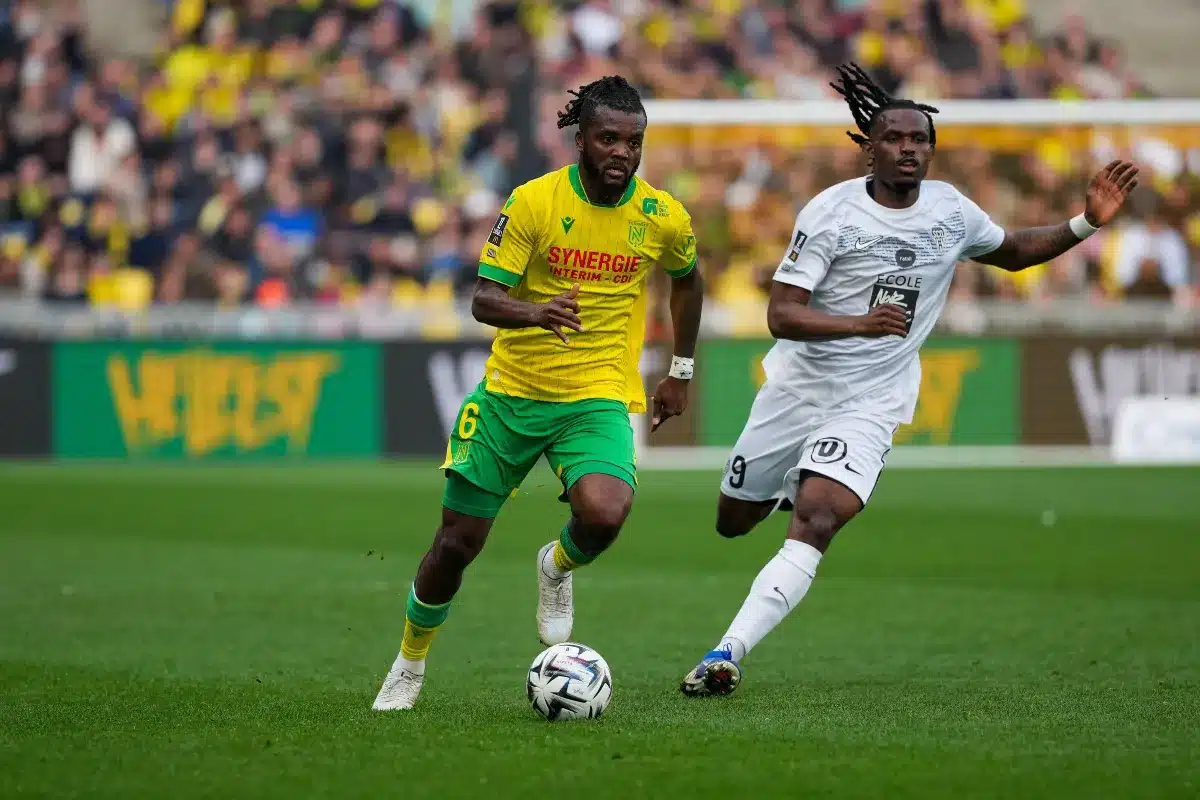 FC Nantes : Un départ se précise en défense