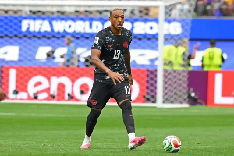 Derek Cornelius avec le Canada