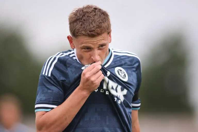 Harvey Barnes prolonge ©Alamy