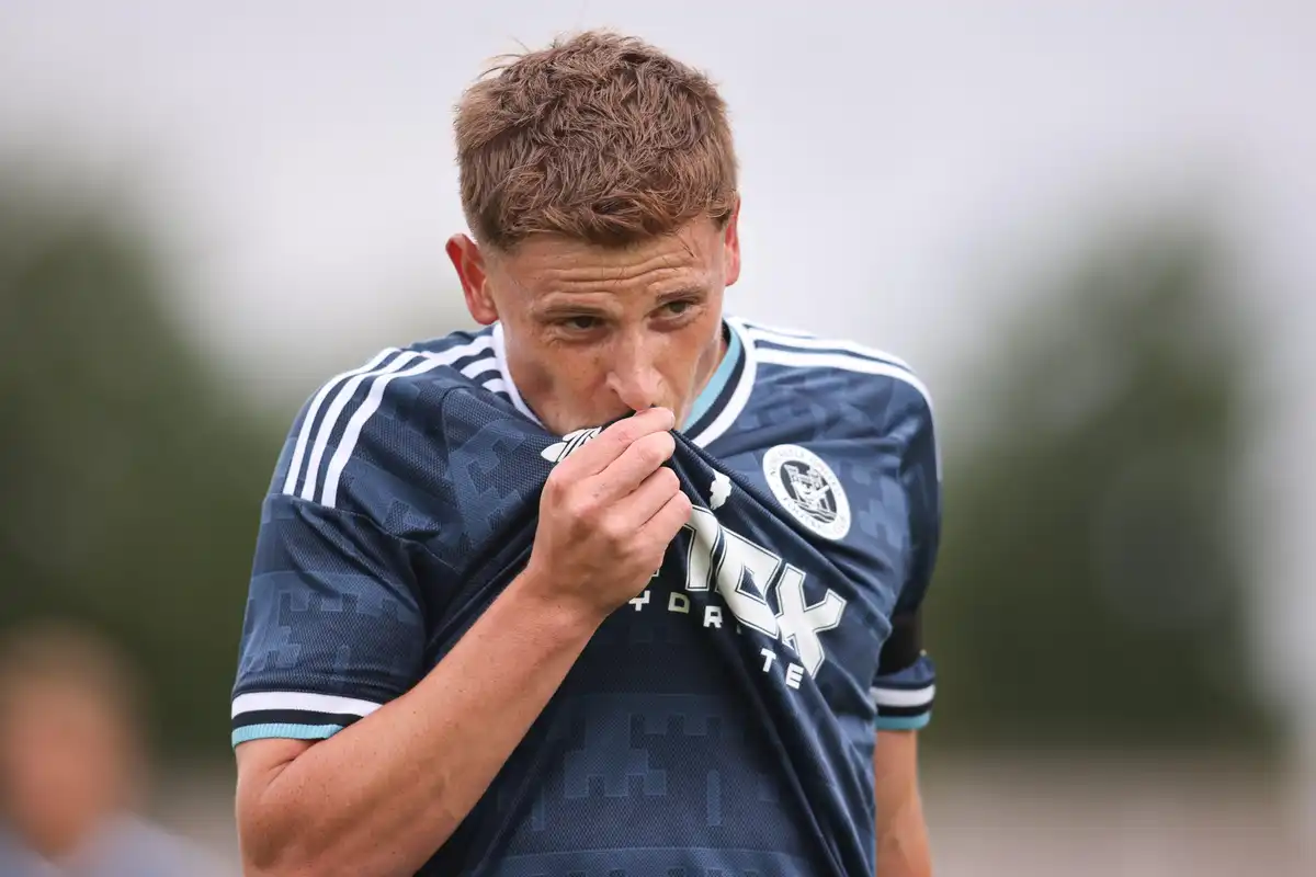 Newcastle prive Chelsea et Manchester United d&rsquo;un milieu de terrain (officiel)