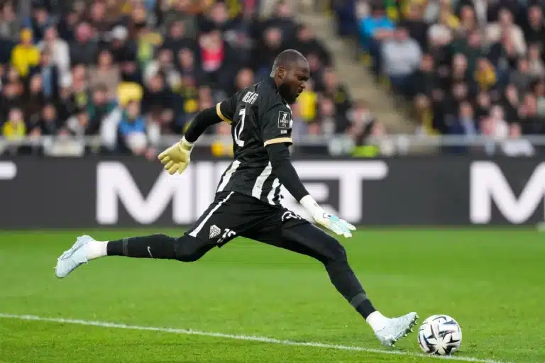 Hervé Koffi vise à Saint-Etienne ©Alamy