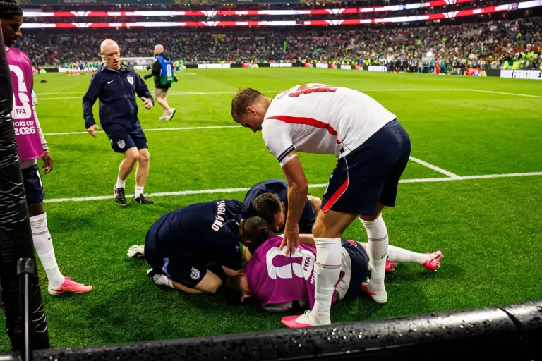 Jordan Henderson se blesse pendant les célébrations