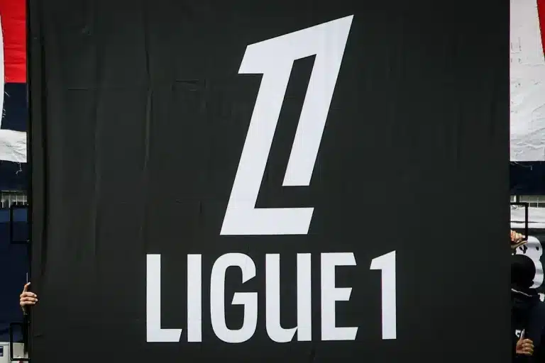 Ligue 1 Emmanuel Mbemba, d'un club parisien à un autre