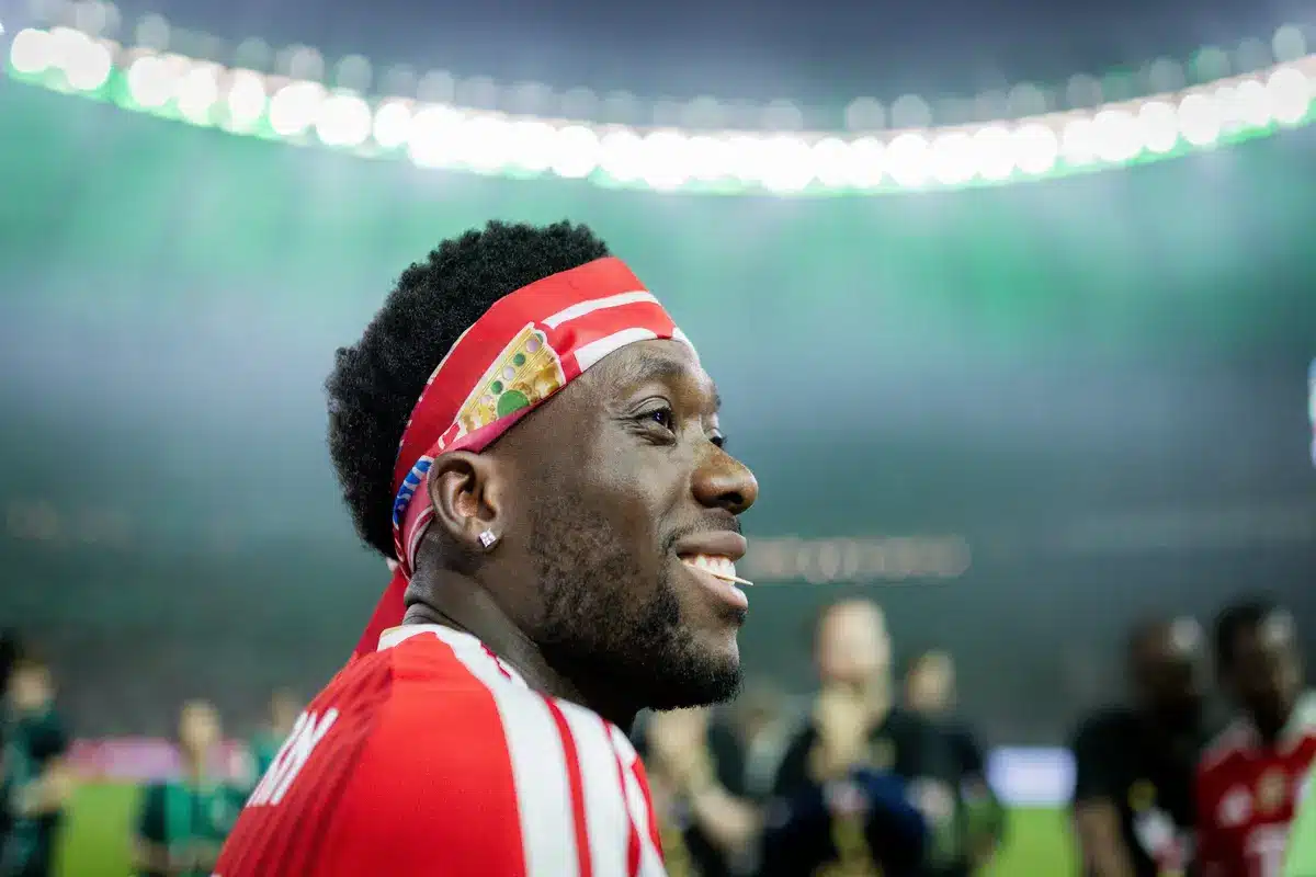 L'improbable show d'Alphonso Davies à son mariage à Paris
