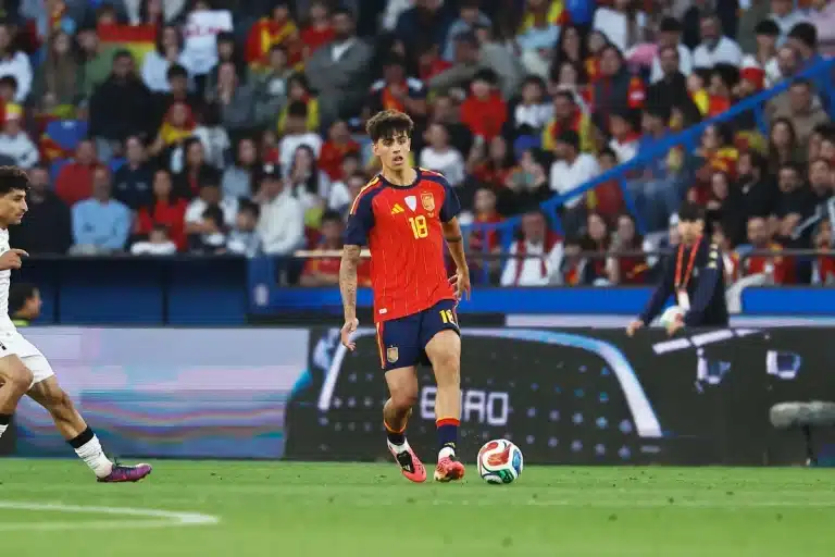 Marc Bernal sous le maillot de l'Espagne