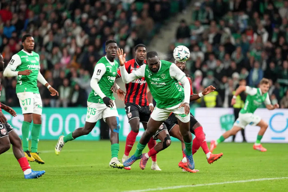 Saint-Etienne va libérer un défenseur qui a 12 ans au club