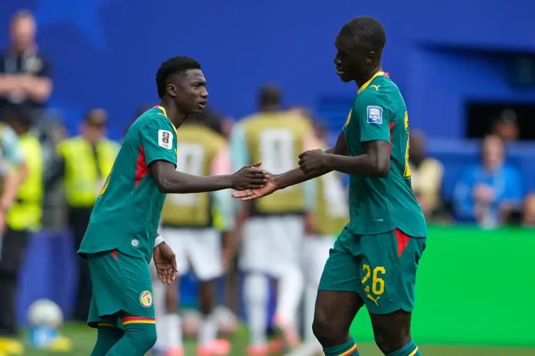 Pape Gueye annonce son retrait de la sélection ©Alamy