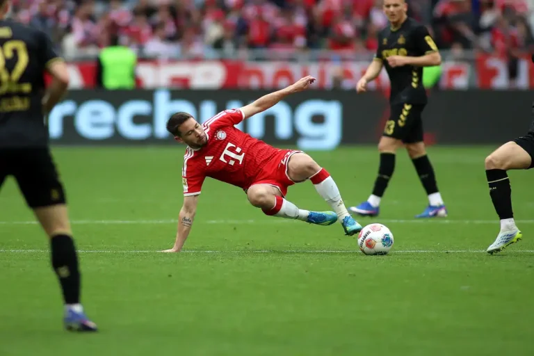 Raphaël Guerreiro visé par le Milan AC ©Alamy