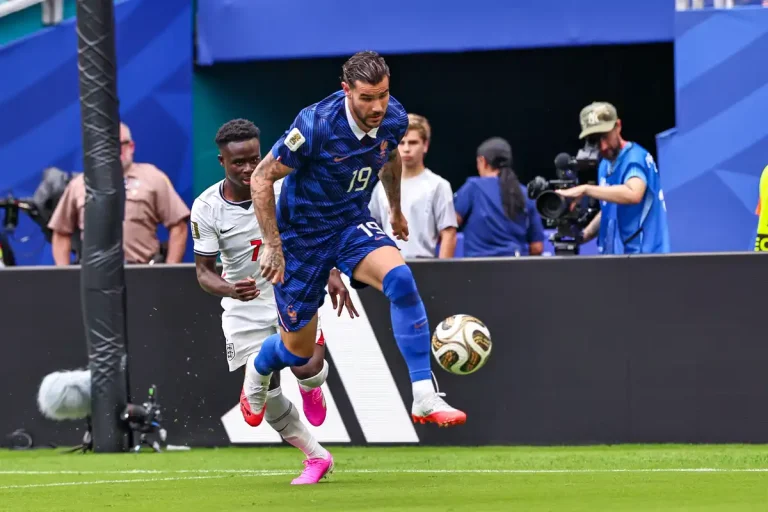 Théo Hernandez se propose à la Juve ©Alamy