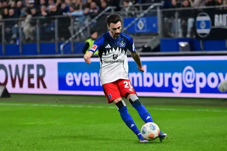 Fabio Vieira sous le maillot d'Hambourg @Alamy
