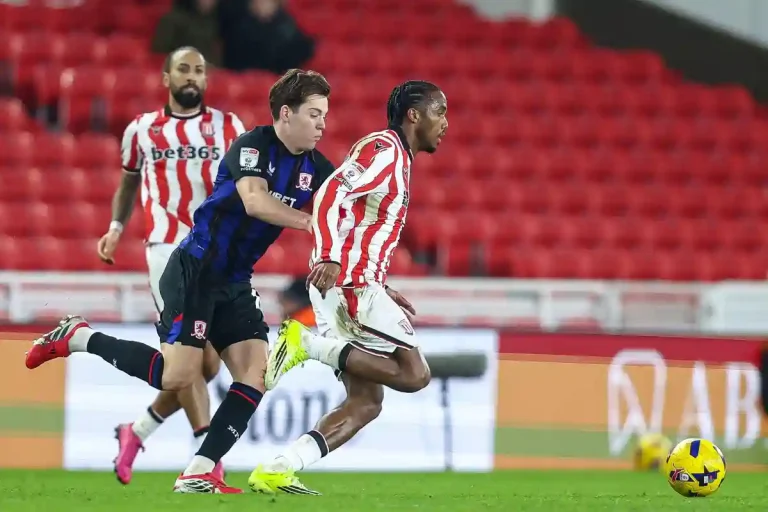 Eric-Junior Bocat sous le maillot de Stoke City