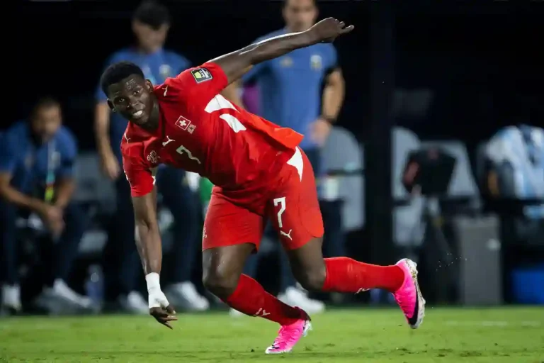 Breel Embolo avec la Suisse
