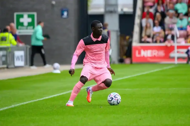 Jocelin Ta Bi sous le maillot de Sunderland