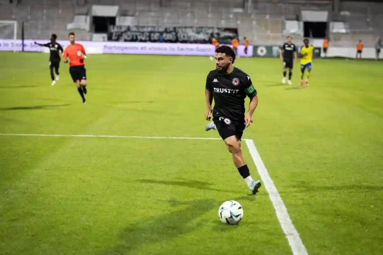 Ryad Hachem sous le maillot du Red Star