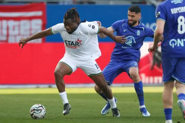 Chukwubuikem Ikwuemesi en action lors d'un match en Belgique