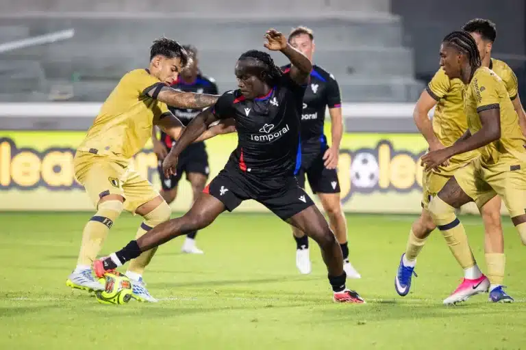 David Ozoh sous le maillot de Crystal Palace