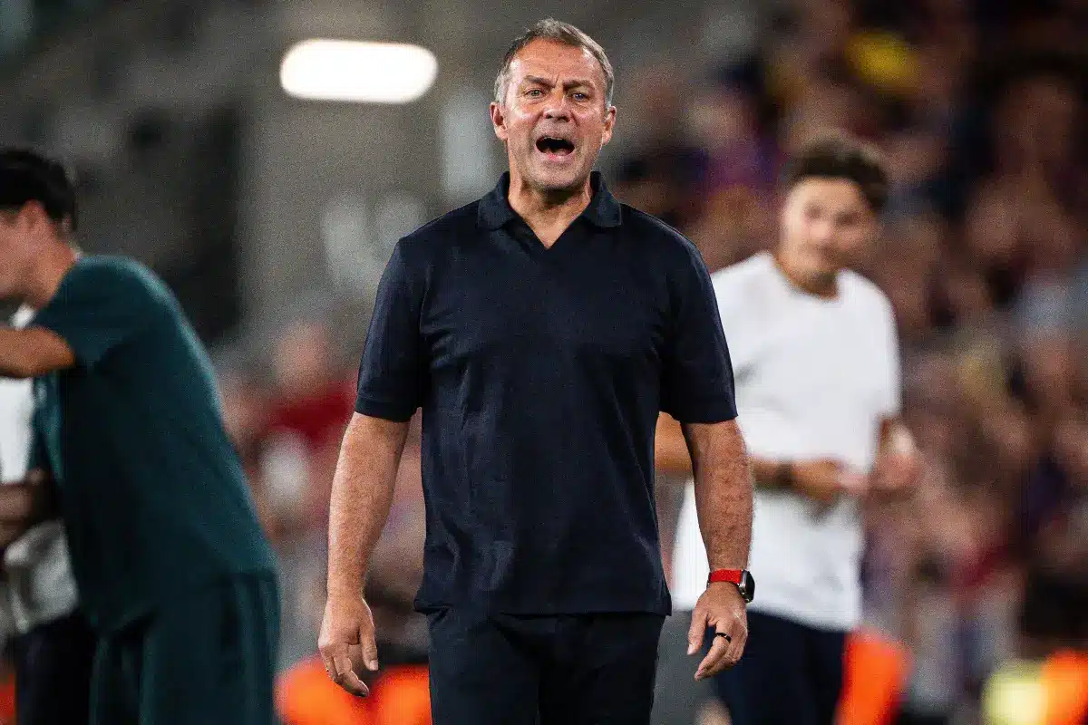 FC Barcelone : Hansi Flick réclame un défenseur central